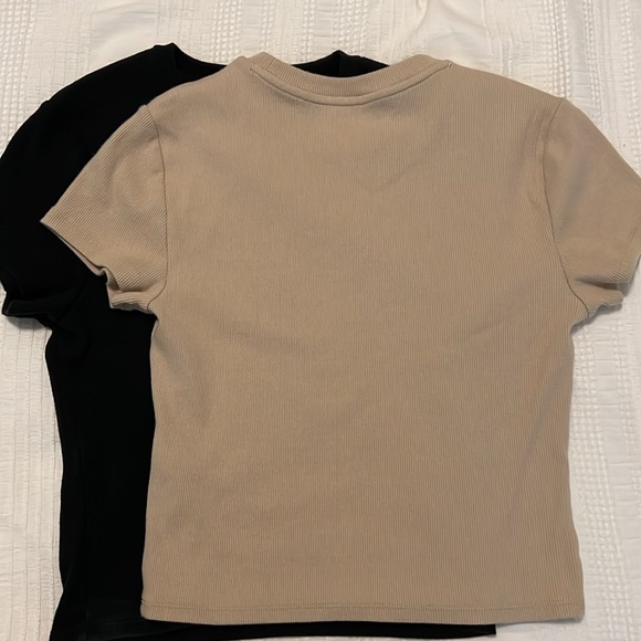 Abercrombie & Fitch Soft Rib Shrunken Tee EUC - Picture 4 of 11